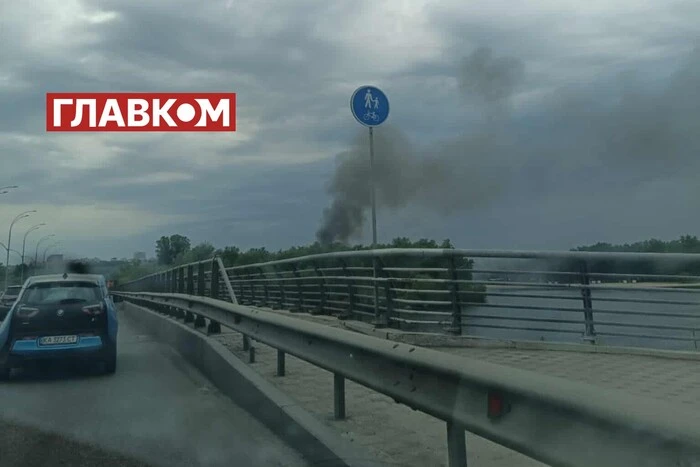 Масштабный пожар в столичном Гидропарке