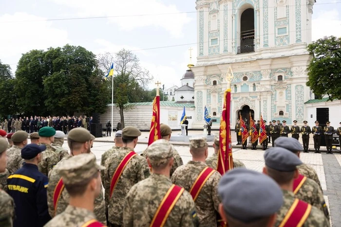 В День Конституции Владимир Зеленский отметил выдающихся украинцев государственными наградами