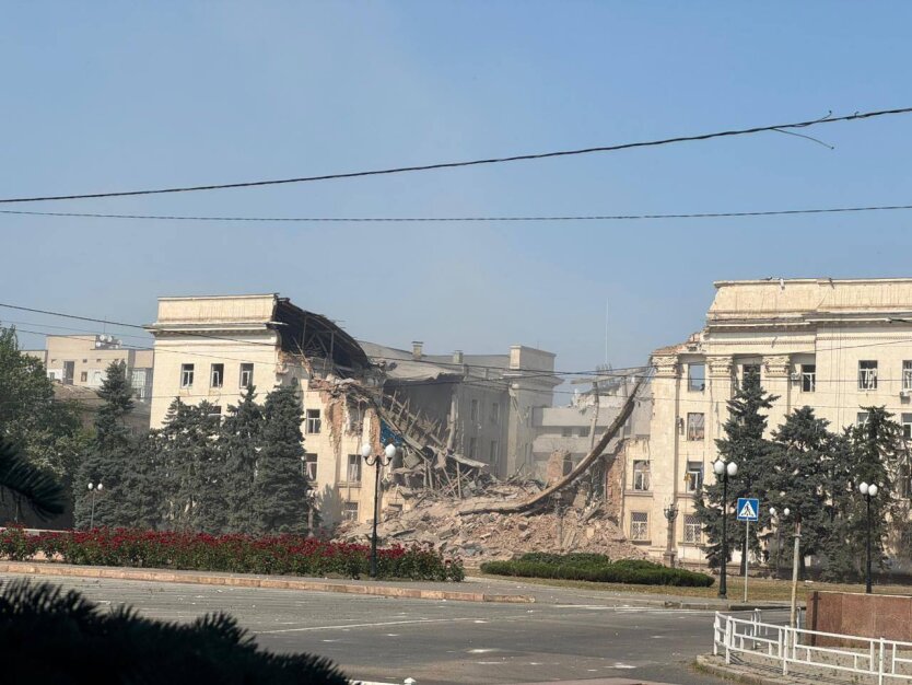 Absolutely Sick Beings: Zelensky Harshly Responds to the Destruction of the Kherson Regional State Administration