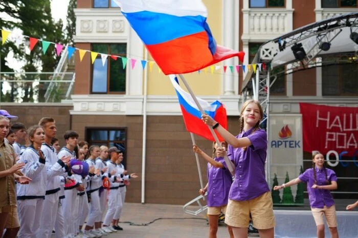 Russia plans to 're-educate' Ukrainian children at 'Artek' - CNS