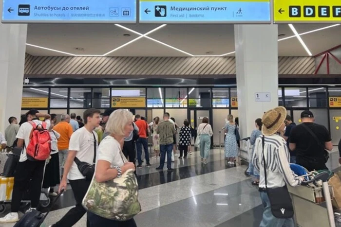 Russians spend the night at airports: another aviation collapse in Moscow due to drone attack