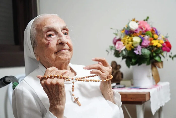 A Brazilian woman is depicted in the image
