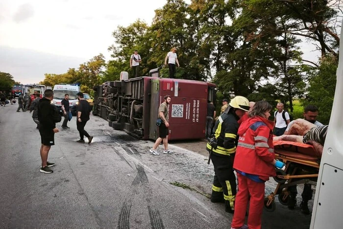 Traffic Accident in Dnipropetrovsk Region: Double-Decker Bus Overturned, There is a Victim