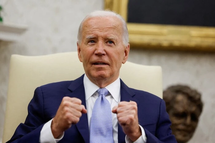 Berater von Biden dachten an einen Rollstuhl für ihn im Falle einer Wiederwahl - Axios
