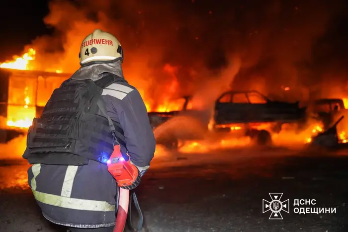 Russland griff Odesa an: Eine Person getötet, Fahrzeuge zerstört (Fotos)