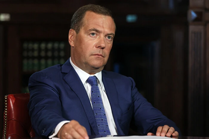 Медведєв пригрозив Третьою світовою після звернення Трампа до Путіна