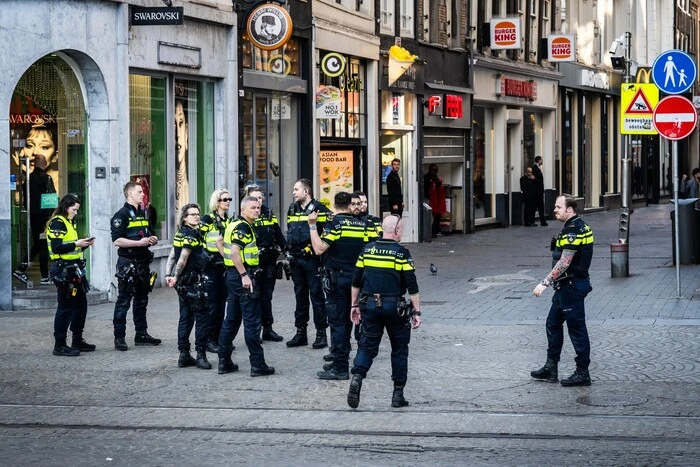 Ukrainer, der Menschen im Zentrum von Amsterdam angegriffen hat, stellte sich als Deserteur heraus