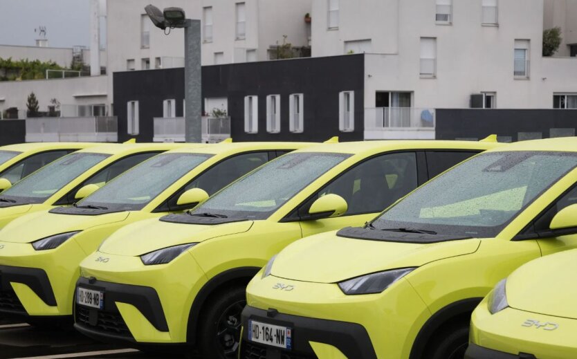 Продажи электромобилей BYD впервые обогнали Tesla в Европе