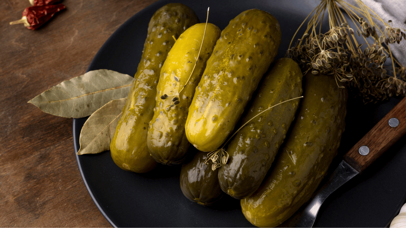 Щоб мариновані огірки були хрусткі — якого продукту уникати
