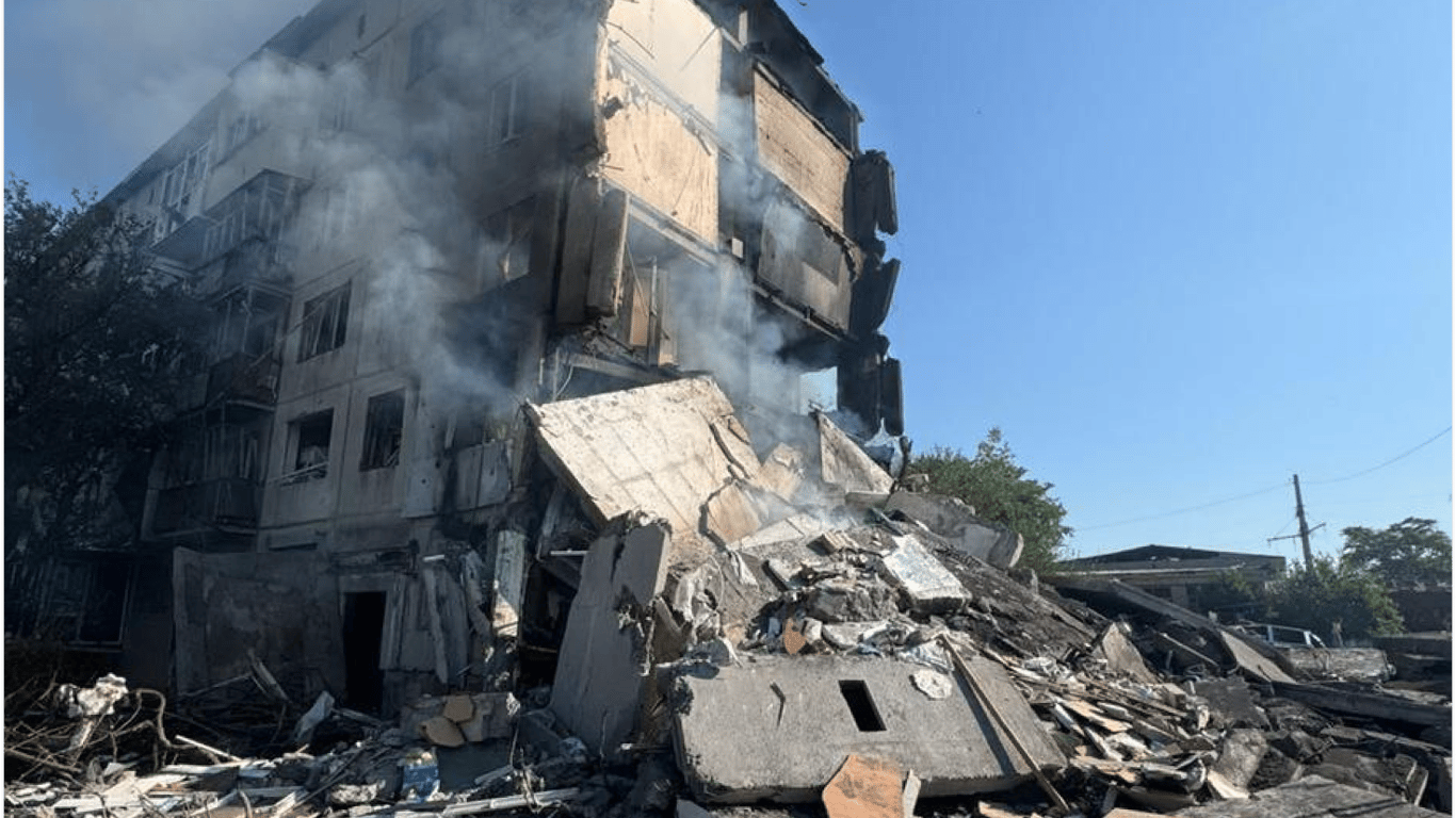 Оккупанты атаковали Донбасс — из-под завалов достали погибшую
