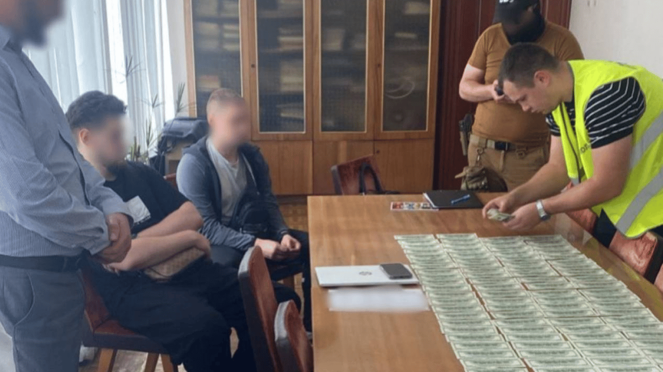 В Киевской области чиновник оформлял фиктивную инвалидность — детали