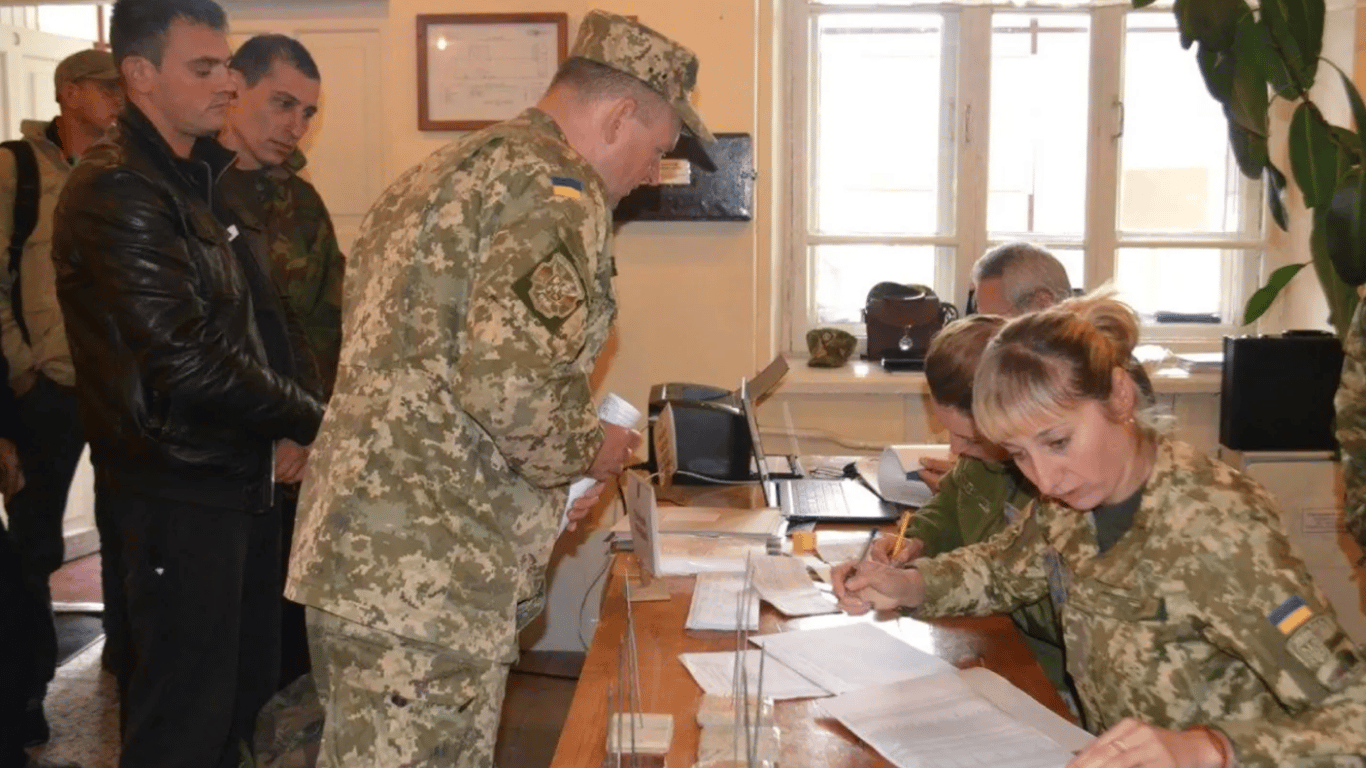Інвалідність з дитинства — чи треба ставати на облік в ТЦК