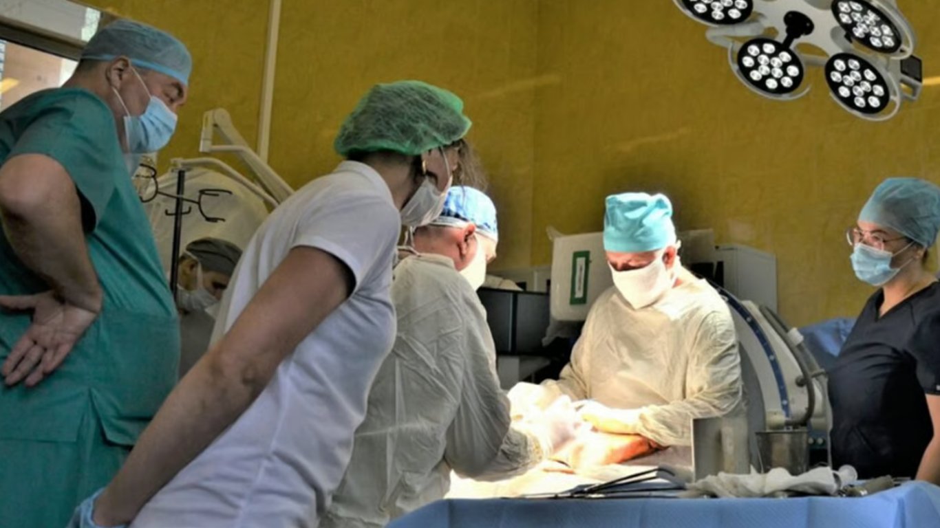 Das 'Asow' sucht Chirurgen - hohe Gehälter angeboten