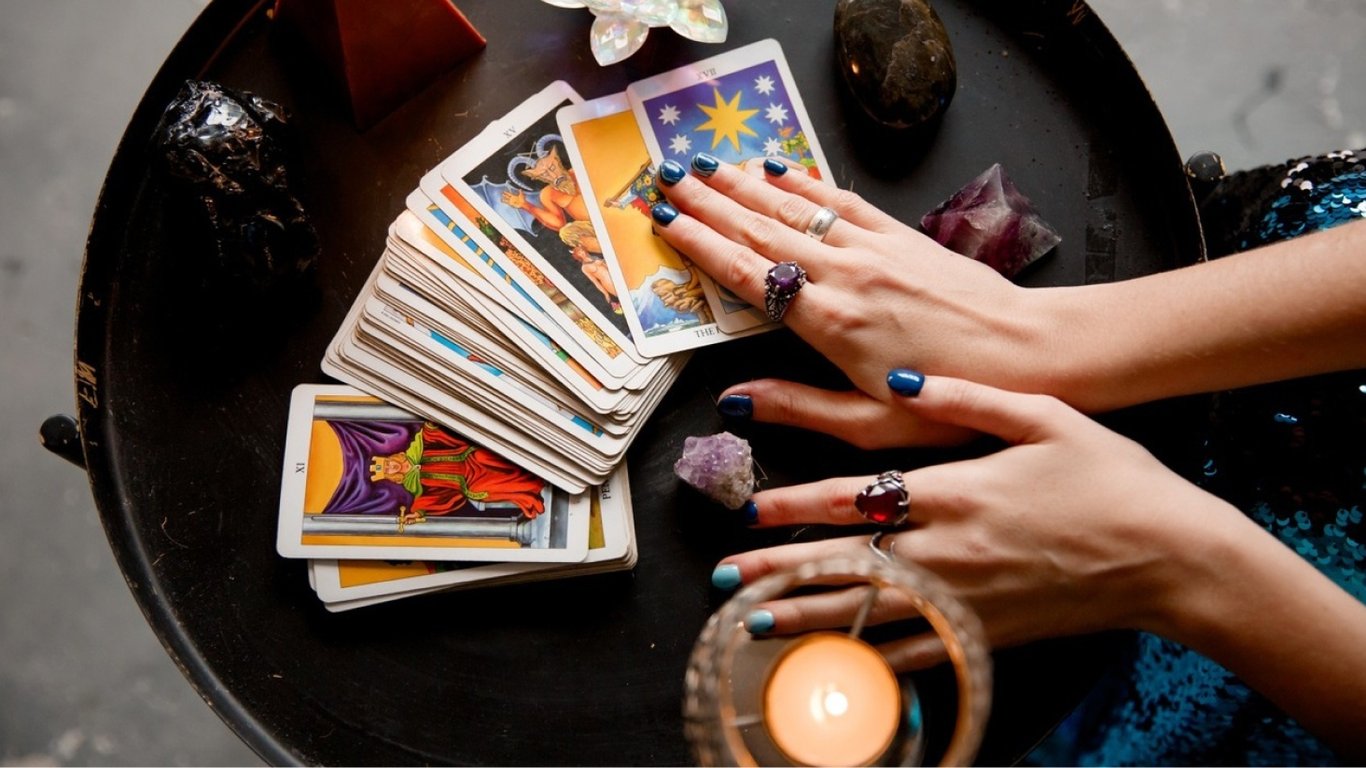 Horoskop für alle Sternzeichen am 12. Juli 2025 nach Tarot