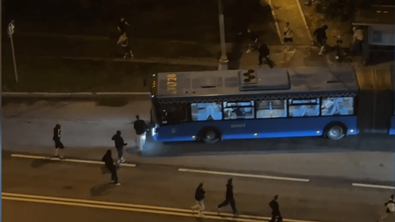 Mass brawl on the streets of Moscow - Putin deployed the National Guard